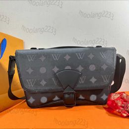 Men Designer shoulder bag Luxury Montsouris messenger bags top quality canvas Leather outdoor crossbody purse man multi-pocket Briefcase M46685 M46689