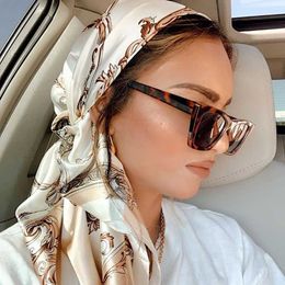 Саронгс роскошные отзыки Шалл обертывание бренда Stololes Silk Square Scarf Women Satin Heards Женщина Kerchief Hijab echarpe 2022 Summer Bandana P230403