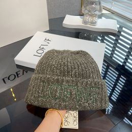Loeweve Beanie Designer Hat For Woman Luxury Knitted Hat Designer Beanie Cap Casual Warm Hat Loeweve Beanie Baseball Hat 933