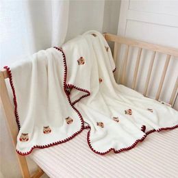 Blankets Born Baby Bath Towel Stuff Poncho Hooded Beach Kids Cartoon Coral Fleece Bathrobe Infant