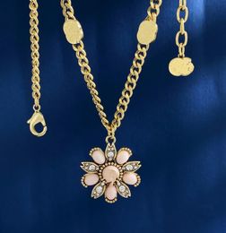 Designer Flower Pendant Necklaces For Women Vintage Gold Plated Crystal Rhinestone Copper Necklace Women Jewerlry Accessories