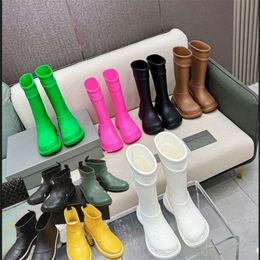 Designer Boots Long Tube Rubber Women Vintage casual rubber rain shoes for rain Short Rain Debossed BootsBoots Rubber Low Top Short Ankle Rain Boots