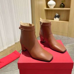High Quality Designer v Boots Women Blonde Ankle Booties Luxury Winter Boot Martin Platform Letter Woman jjdg