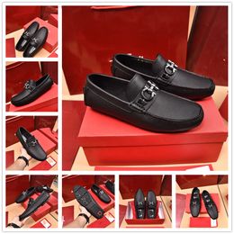 F Designer Men Mareafrers Scarpe uomini Zapatos de Hombre Slip-On Leaple Lussuoso Abito Lussuoso Dritta marrone Nero Mococcasina Moca