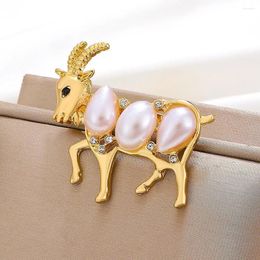 Brooches Classic Animal Goat Type Buckles Women Fashion Personality Embedding Pearl Lamb Breast Flower Suit Anti Exposure Pins