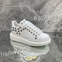 2023 new top Men Casual Shoes Boots Womens Graffiti Sneakers Luxurys Designers Trainers Flats Platform White Black Leather