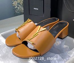 Paris Fashion Open Toe Flat Bottom Women's Sandals Metal Decorative Single Strap Luxury Design Mule Thick Heel Track Slippers Summer Leisure Outdoor Brand Shoes tn