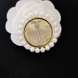 Rozet Broche Tasarımcı Broş Broşlar Pin Takı Kadın Broşlar Gümüş Altın Erkekler Marka Lüks Pimleri Kadın Kristal Rhinestone İnci Mektubu Dekorasyon Broches Party