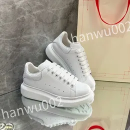 2023 Luxury Casual shoes women Travel leather lace-up fashion lady Flat designer Running Trainers Letters woman shoe platform men gym sneakers