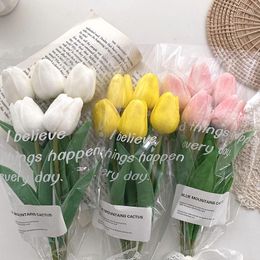Decorative Flowers Korean Style Tulip Hand Gift Bouquet Graduation Season Teacher Date Birthday Flower Girl Po Wedding Decoration