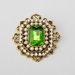 Brooches Pins Boho Golden Brooch Classic Rhinestone Vintage Pin Badges For Women Clothes High-End Party Elegant Accessories