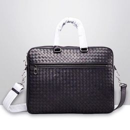 Briefcases 2023 Luxury Handmade Cowhide Woven Handbag Men's Business Briefcase High Quality Commercial Computer Messenger Bags