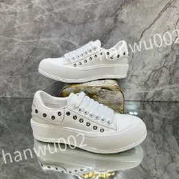 New Designer Mens Casual Shoes Boots Womens Graffiti Sneakers Luxurys Designers Trainers Flats Platform White Black Leather