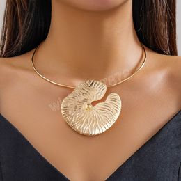 Simple Collar with Big Metal Lotus Leaf Choker Necklace for Women Trendy Large Accessories on Neck Fashion Jewelry Female