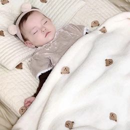 Blankets Korean Born Baby Blanket Throws Coral Fleece Soft Infant Swaddle Wrap Bedding Stroller Cover Bear Olive Embroidery