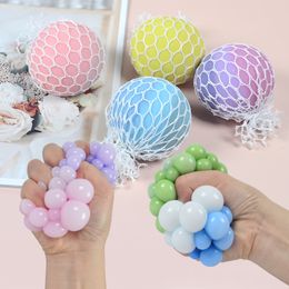 6cm Tricolour Discoloration TPR Soft Adhesive Pectin Grape Ball Toy Pinch Rainbow Decompression Ball Squeeze Ball