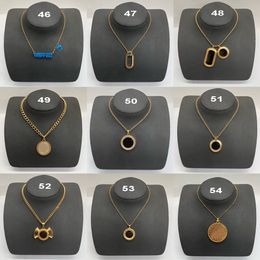 Enamel Letter Pendant Chain Necklaces Greece Meander Pattern Bead Necklace Banshee Medusa Portrait Designer Sweater Chain Jewellery Women Accessories Gifts