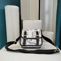 Designer di lusso inverno Borse a tracolla di moda invernale borse da stampa in bianco e nero carena a tracolla in pelle cuoio in pelle cross body hardware oro double fibbie borsetta