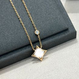 Light Luxury Fashion Women Rose Gold Necklace Four Leaf Grass White Fritillaria Frosted Bottom Pendant Lady Design Jewellery High Quality Copper Charm Necklace