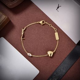 Pulseiras de grife de grife luxuoso para mulheres ouro revestido com charme de coração casual boutique boutique jóias de presente de nível superior bom