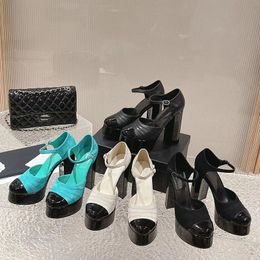 2023 Designer-Luxus-Sandalen in reiner Farbe, Super-High-Heels, Damen-Sandalen aus echtem Leder, ausgehöhlt, Catwalk-Partyschuhe, sexy Damen-Sandalen mit runder Spitze und Knopfleiste, Größen 35–40