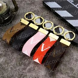 Designer Strap Keychain Key Chain Men Luxury Car Keyring Women Fashion Original Monogram Letter Print Buckle Keychains Handmade Leather Bags Pendant Accessories