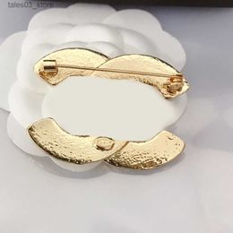 Pins Brooches Womens Brooch Couple Gift Jewellery Pin Crystal Gemstone Pearl Desinger Vintage Gold Plated Silver Broochs Q231107