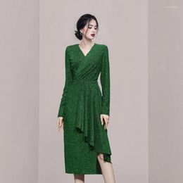 Casual Dresses 2023 European American Fashionable Temperament V-neck Dress Fashion Shoulder Pads Irregular Style Design Green Evening