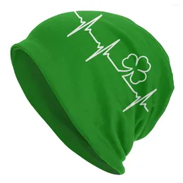 Berets Irish Shamrock Heartbeat Beanies Caps für Männer Frauen Unisex Outdoor Winter Warm Strickmütze Erwachsene St. Patrick Day Bonnet Hüte