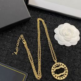 Luxury Necklace Designer Women Pearl Necklaces Ladies Designers Jewelry Letter Pendant C Gold Chains Wedding Gift channel ax48g