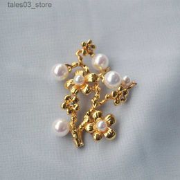 Pins Brooches WP-016 WKT Hot Sale Luxury Pearl Tree of Pearl Carved Flower Breastpin for Birthday Accessories Gift Vintage Purity Brooch Q231107