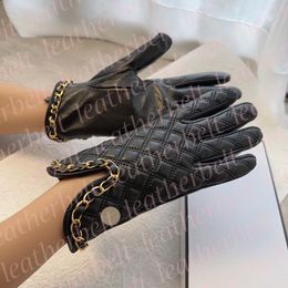 Fashion Designer Chain Gloves Metal Letter Lether Five Fingers Gloves Autumn Winter Black Leather Driving Mittens Women