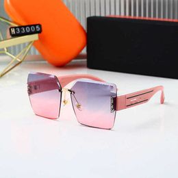 2023 Fashion Designer New Sunglasses Fashion Letter Street Shoot Premium Frameless Trimmed