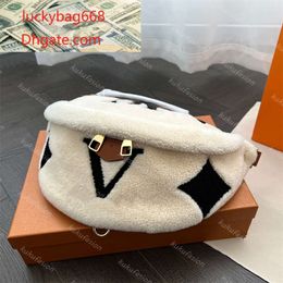 Women Cross Body Bag Teddy Bumbag Designer Mens Fluffy Shoulder Bags Fashion Waist Belts Fuzzy Bum Crossbody Handbags Fannypack Purses6