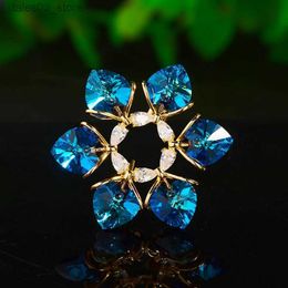 Pins Brooches Noble Blue Crystal Snowflake Brooch Luxury Zircon Copper Brooches Jacket Sweater Scarf Button Accessories Pins Fashion Jewellery Q231107