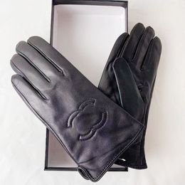 Genuine leather gloves, winter women's warm gloves, wholesale, outdoor leather U gloves, plush and thickened artificial leather for cycling