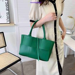Aa Original Edition Bottegs Venets Arco Tote Bags for Sale Large Capacity Tote Bag Spring New One Shoulder Women's Have