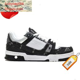 Men Trainer Designer Sneaker Low Casual Shoe Sports Culture Versatile Board Shoes TPR Latex Fashion Women Basket