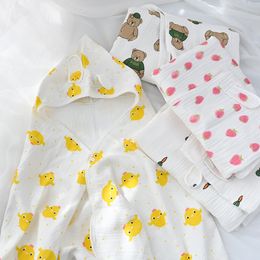 Sleeping Bags Elinfant 70 140cm 100 cotton muslin baby towel fashion print cartoon bath hooded 230407