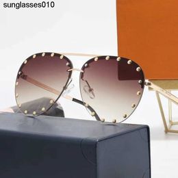 New fashion sunglasses European and American women's avant-garde leisure anti glare Sunglasses