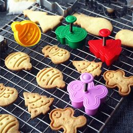 Baking Moulds 4Pcs Gingerbread Man Santa Claus Snowflake Biscuit Mold Christmas Chocolate Cookie Cutter For Kitchen Xmas Cake Decorating