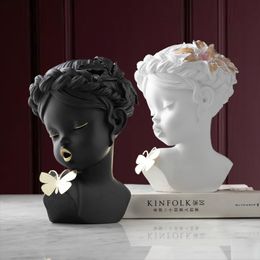 Decorative Objects Figurines European Kissing Butterfly Angel Cute Girl Resin Statues Wedding Gifts Home Desktop Figurines Decoration Baby 230406