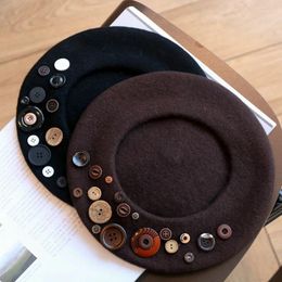 Berets Winter Korean System Beret Women Girl Niche Design Sense Button Octagonal Cap Autumn Warm All Match Wool Painter