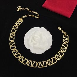 Woman Brand Pendant Necklaces V Letter Designer Pearl Fashion Luxury Vlogo Metal Jewellery Hoop Women Trend Necklaces gfhj