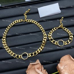 Designerkedjor halsband armband smycken set bokstäver mässing koppar halsband armband med presentförpackning