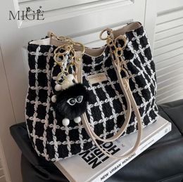 Evening Bags Fashion Handbag Checkered Tote Bag Canvas Chain Shoulder Women Underarm Knitting Designer Wrist Pouch for 231107