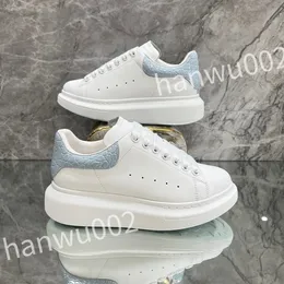 2023 new Hot Luxury Lady Flat Casual shoes womens Travel leather lace-up sneaker fashion woman white shoe men gym sneakers