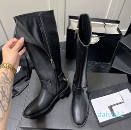 Designer Women Boot Famous Metal Double Letter Sign Heel Chain Paired Black Knight Boots Genuine Leather Sole Anti Slides Ladies Brand Knee Boots