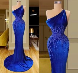 Royal Blue Velvet Mermaid Evening Dresses One Shoulder Arabic Aso Ebi Sequins Beaded Prom Party Gowns Sweep Train Formal Occasion Dress Vestidos De Festa