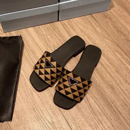 10A Retro Mirror Quality Designer Triangle Jacquard Satin Slippers Flat Slides Summer Sandals Shoes Enamel Triangle Flats Slip on Sandal Women Slide Slipper